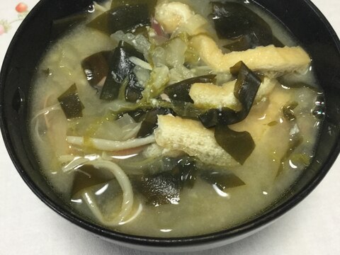 白菜とわかめの味噌汁